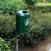 Buitenafvalbak Saluna 27 Topkwaliteit voor een messcherpe prijs. De bekende buiten afvalbak model Saluna. Hier in mosgroen uitgevoerd.